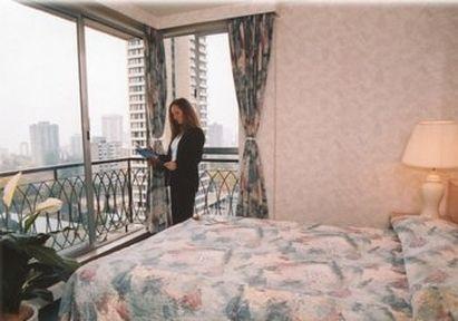 Tropicana Suite Hotel Vancouver Room photo