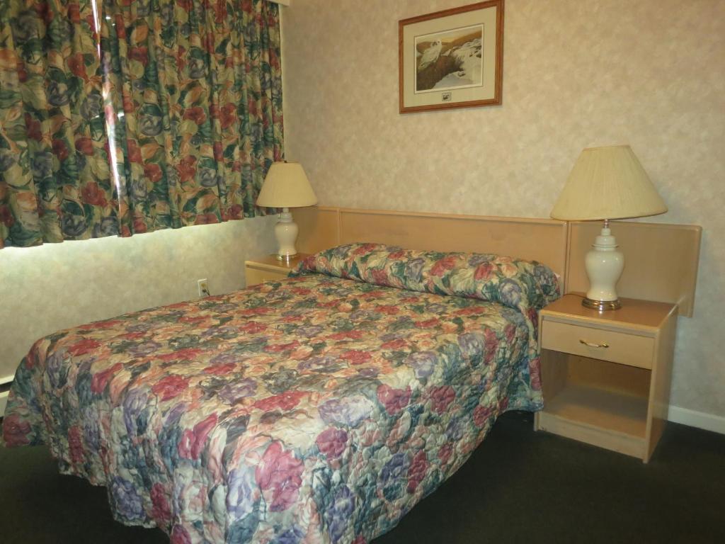Tropicana Suite Hotel Vancouver Room photo