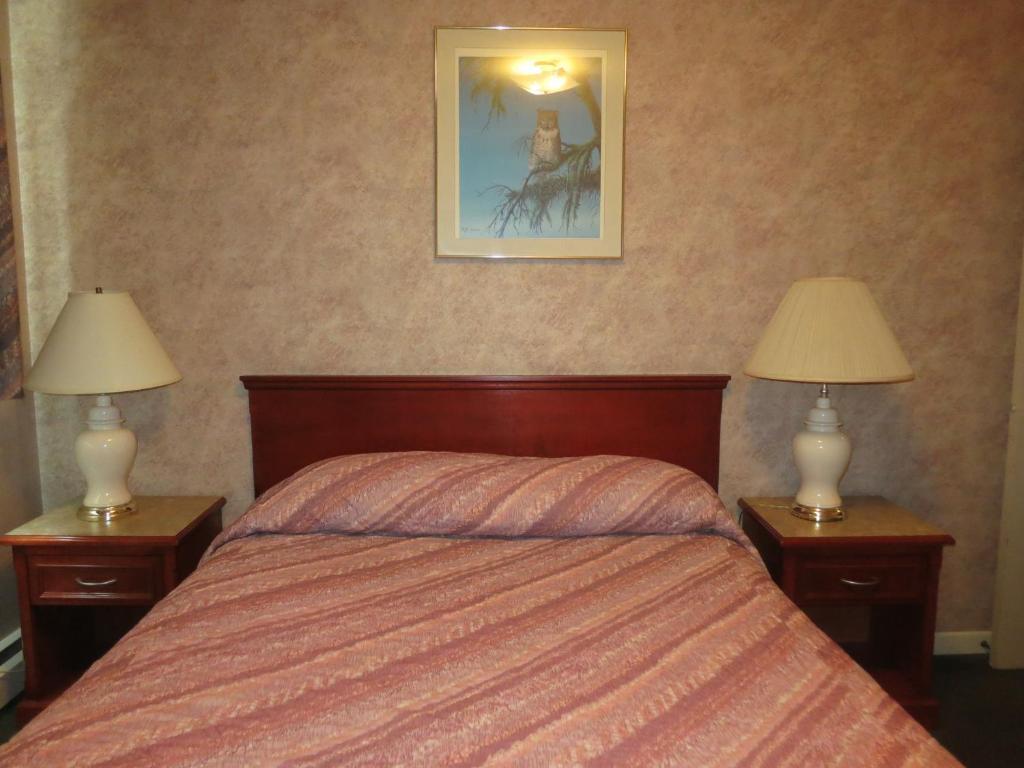 Tropicana Suite Hotel Vancouver Room photo